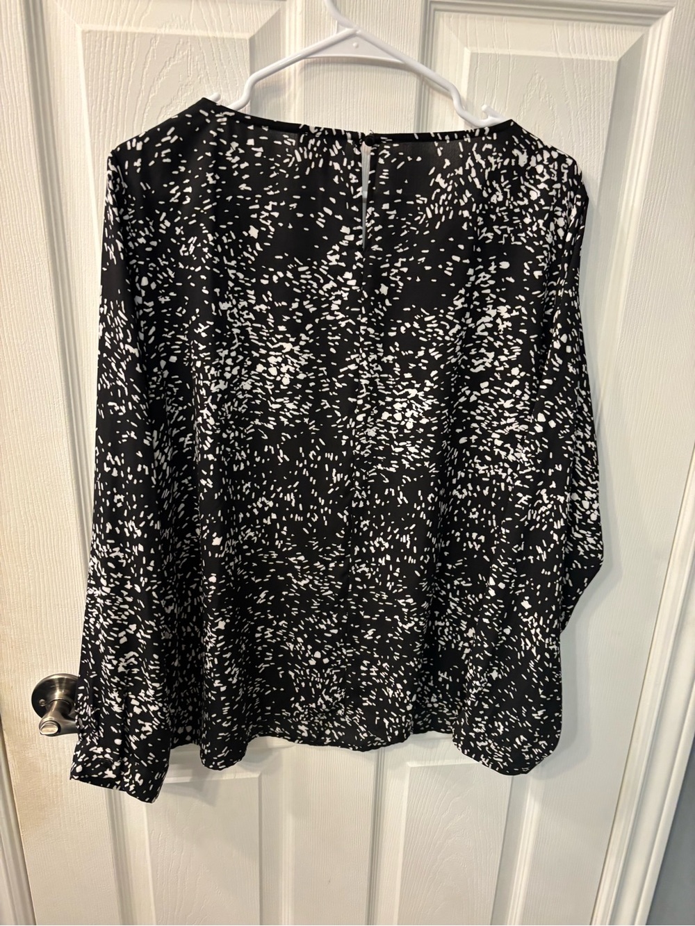 Vince Camuto Black and White Abstract Print Long Sleeve Blouse